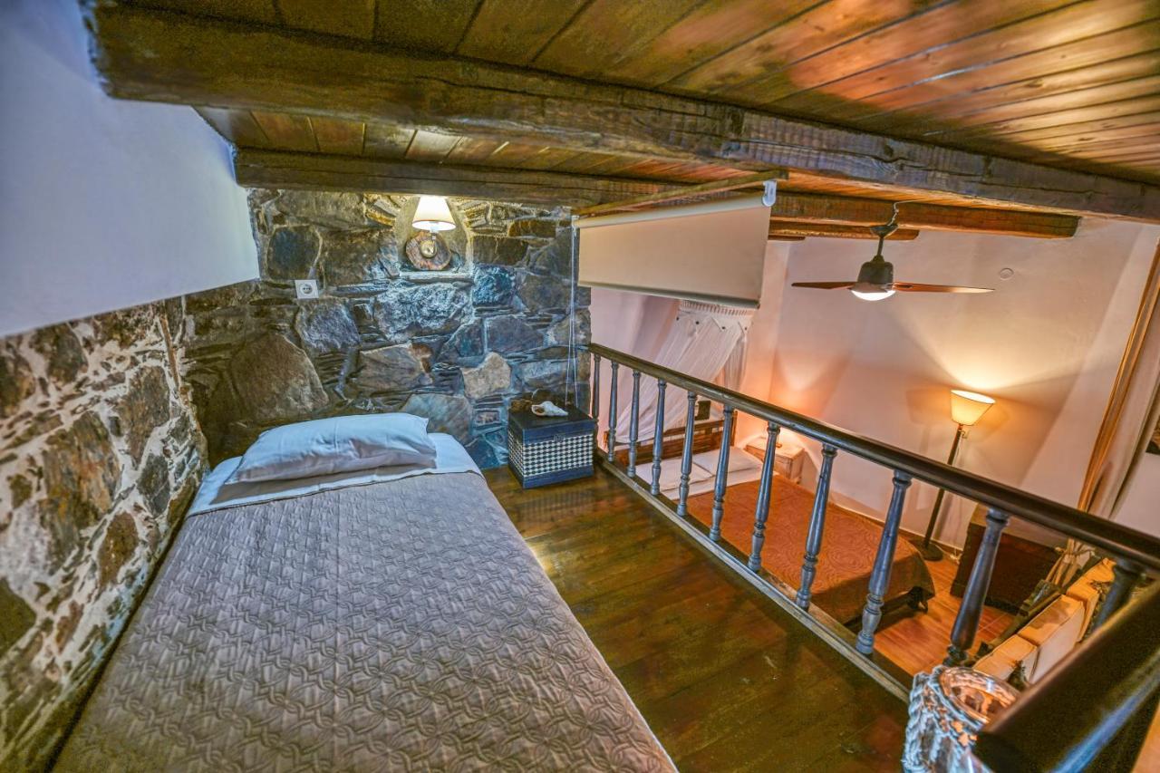 "Pefkopetro" Traditional House Keramotí Esterno foto