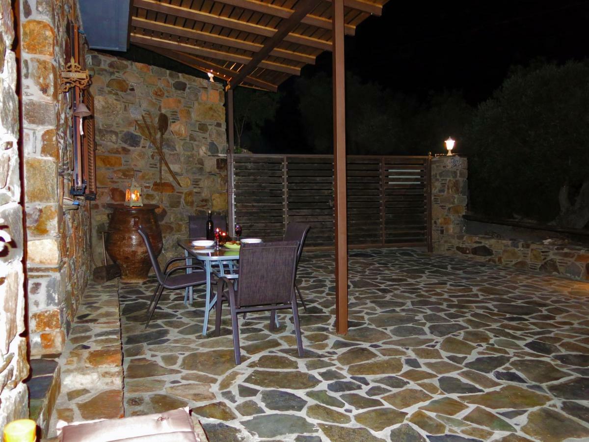"Pefkopetro" Traditional House Keramotí Esterno foto